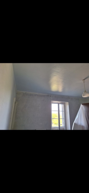 la mise en peinture d'une chambre chantier situé à Mérignac